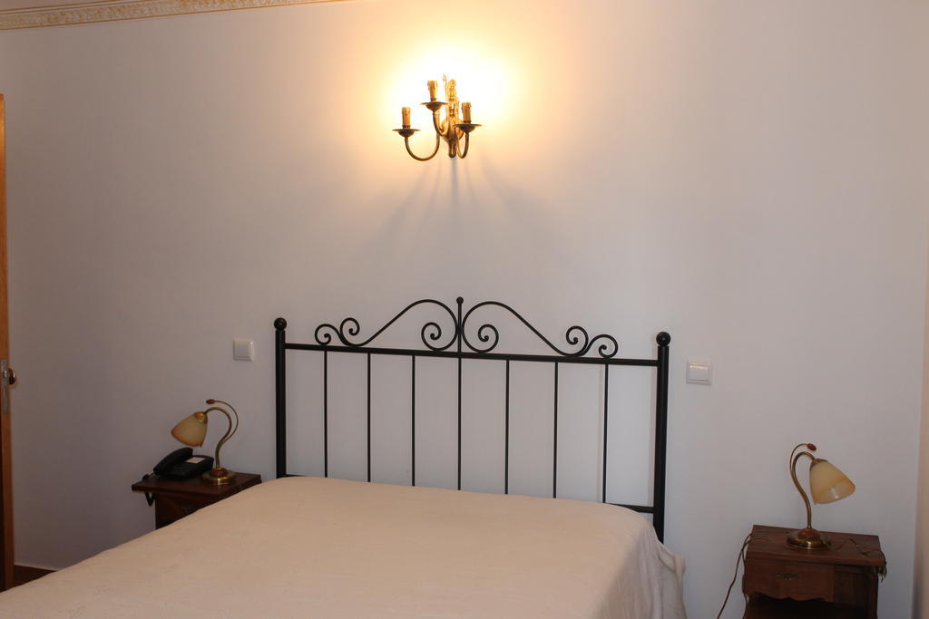 "O Viajante" Low Cost Hotel Estremoz Exteriör bild
