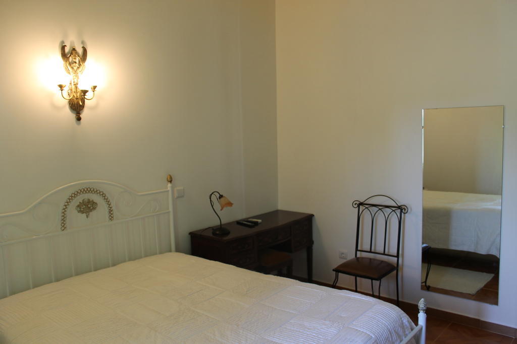 "O Viajante" Low Cost Hotel Estremoz Exteriör bild